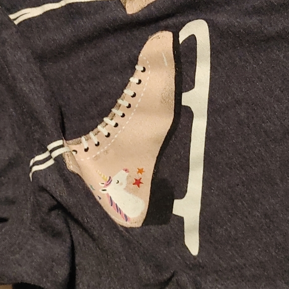 3/$25 OLD Navy long sleeves children t-shirt with figure skates applique - Picture 7 of 9